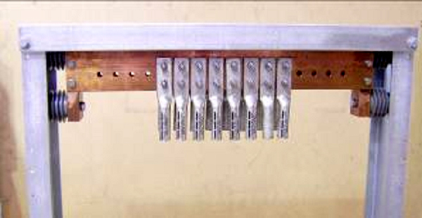 Negative link busbar assembly