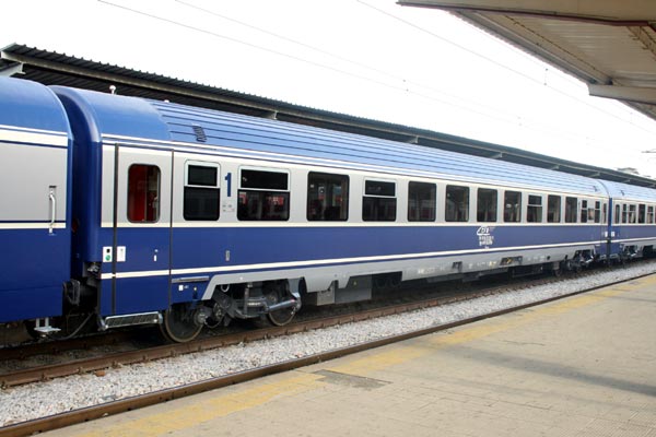 Express rail passenger coaches