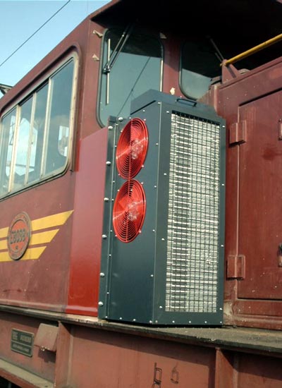 Side carriage train heating unit 