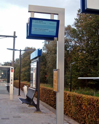 Anti-reflective, sunlight-readable displays