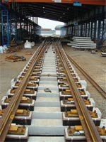 Low vibration railway track 