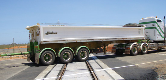 Advan-Bridge level crossing