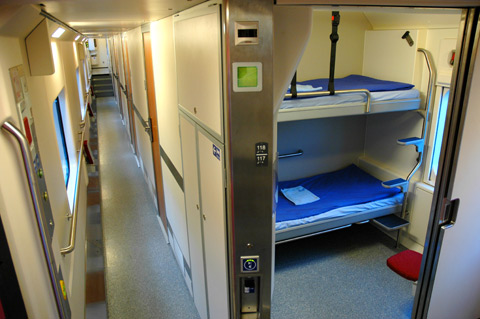 Train passenger compartment 