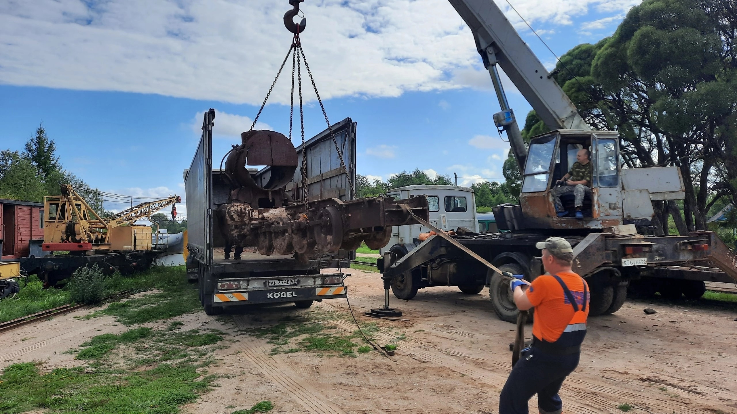 08.2023. Разгрузка рамы паровоза