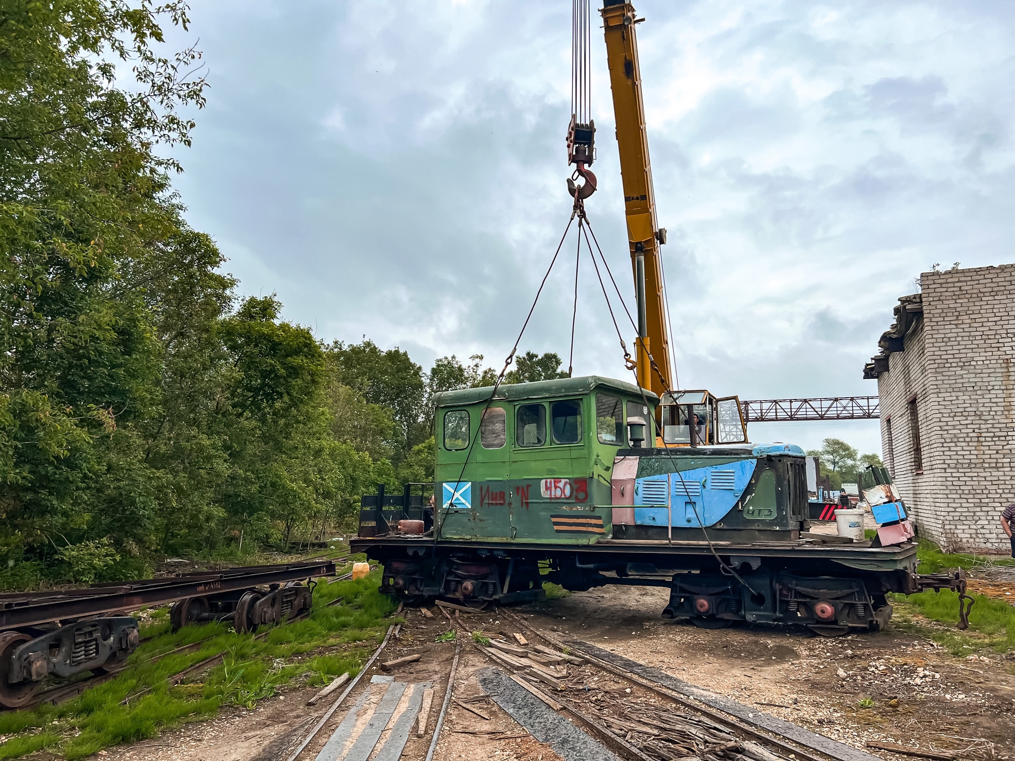 07.2023. Погрузка ЭСУ2а-876 на трейлер на заводской УЖД Демиховского машиностроительного завода