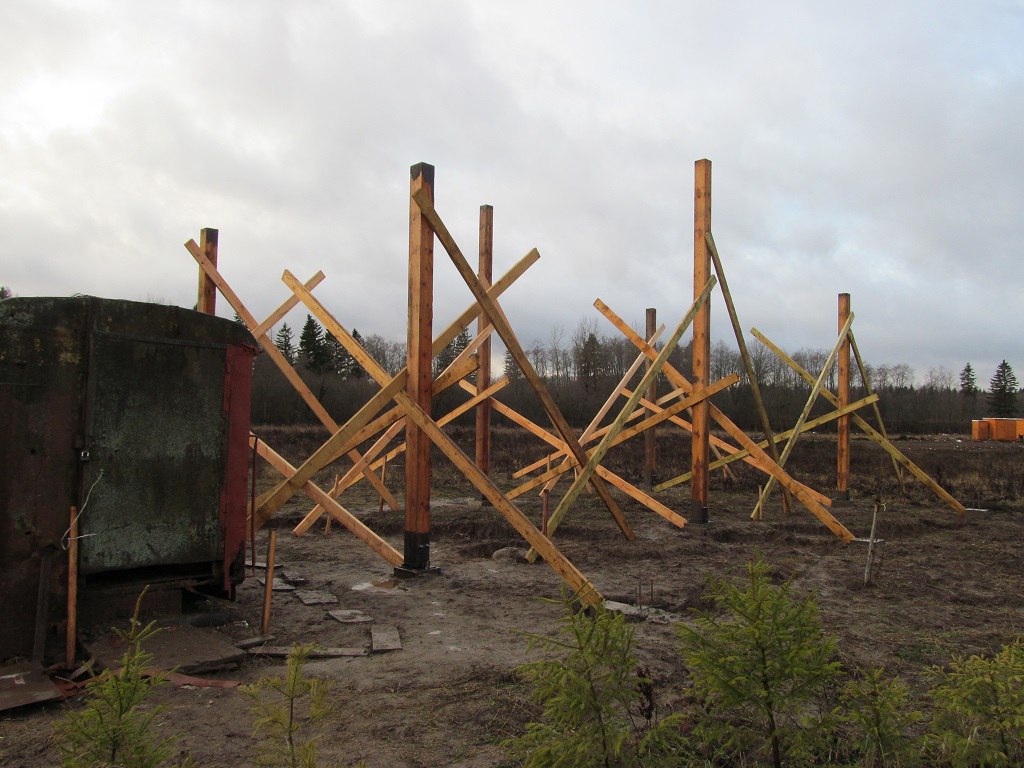 09.12.2015. Первые опоры депо и вагон ПВ-26