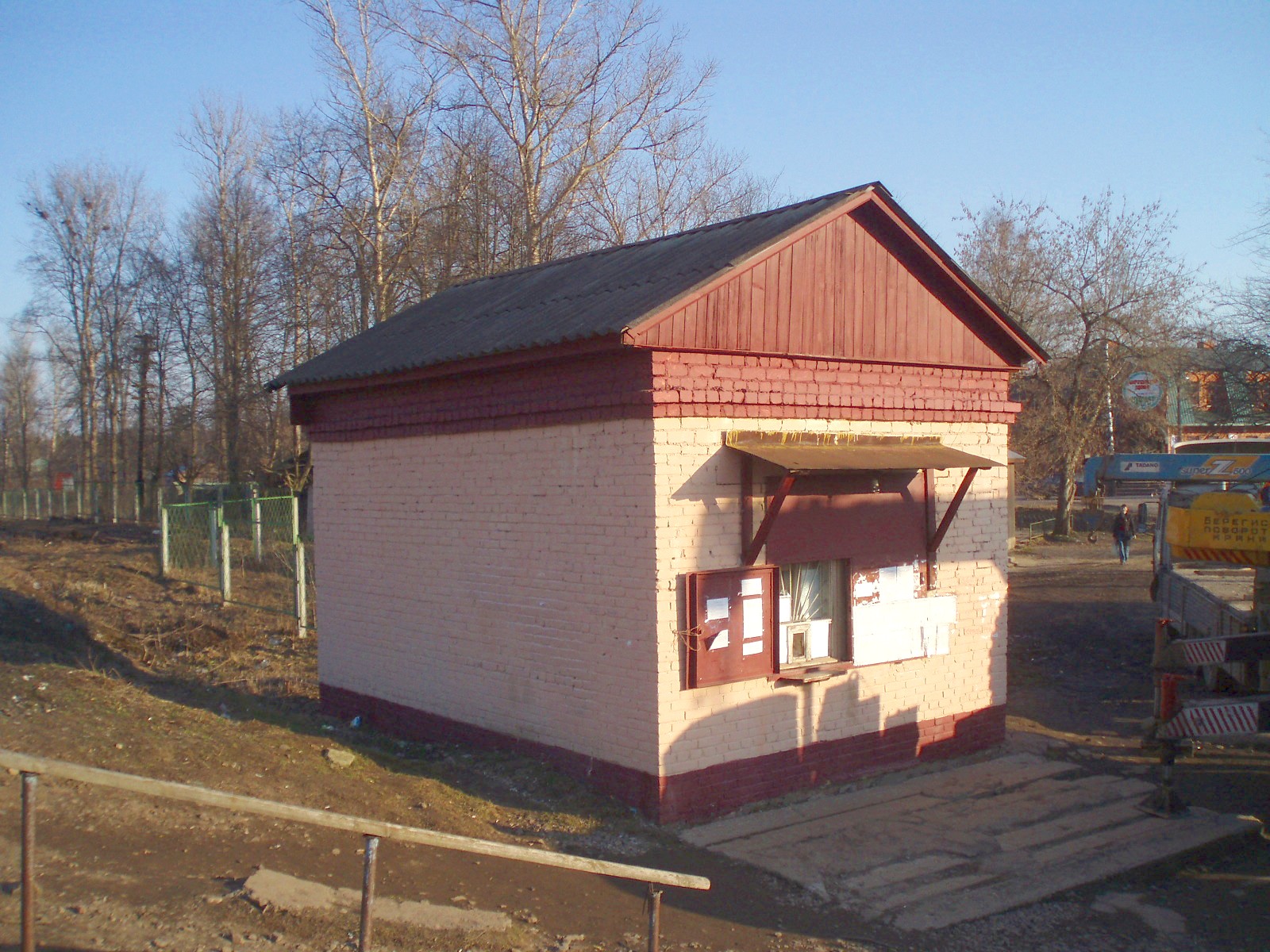 Петербурго-Московская железнодорожная линия на территории Московской области  — станция Покровка: фотографии (страница 3, сделаны в 2007 году)