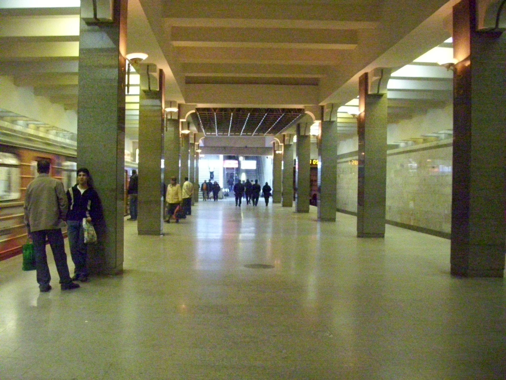 Бакинский метрополитен  — станция «Ази Асланов»