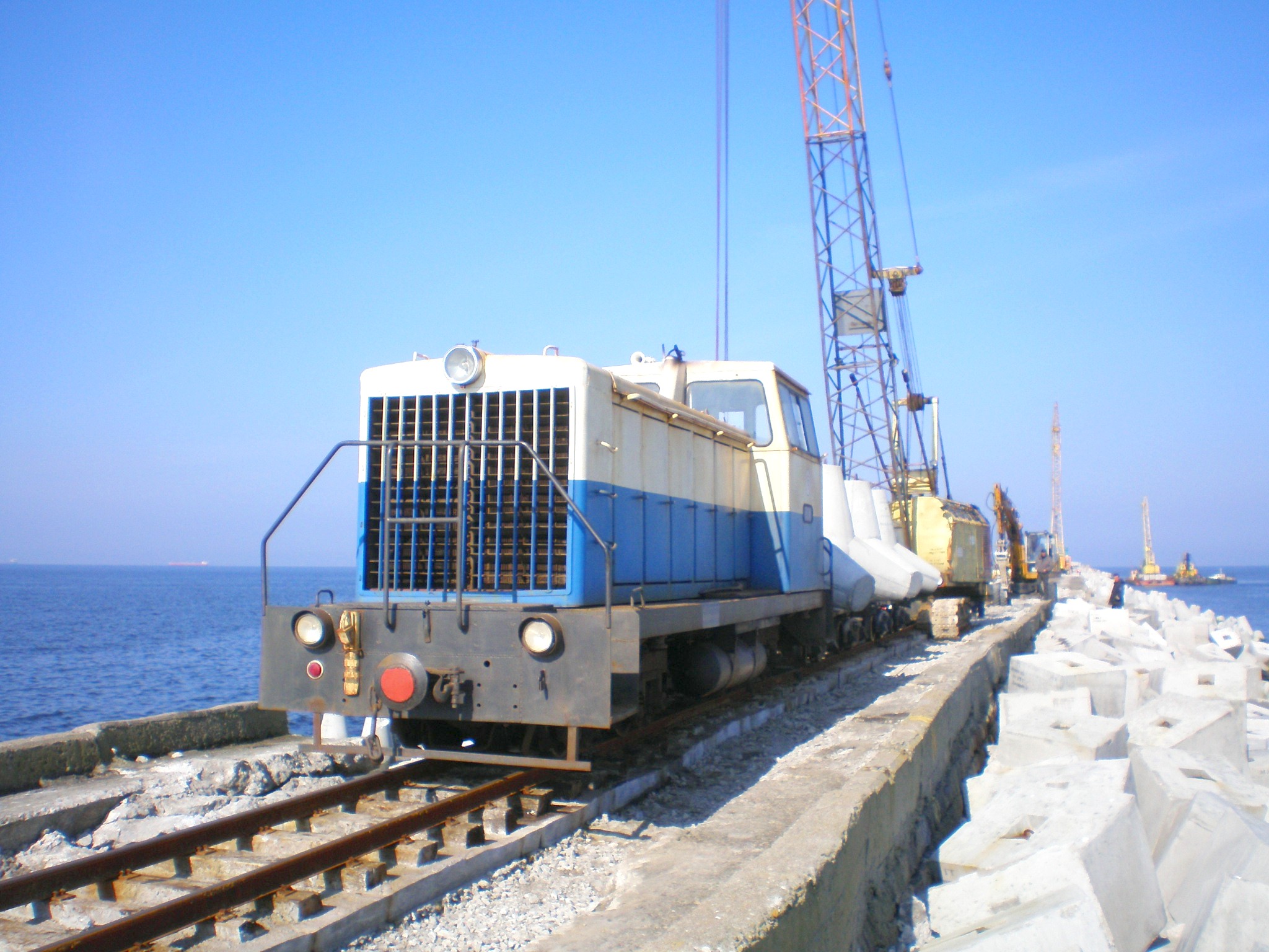 Узкоколейная железная дорога на территории Южного мола (Балтийская коса)  — фотографии, сделанные в 2008 году (часть 2)